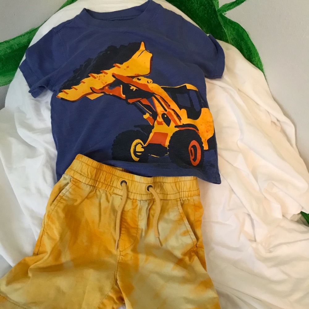 Carter construction tee with Gap tye dye shorts